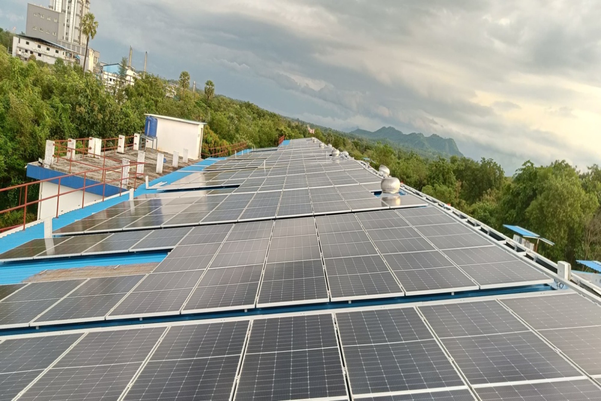 Orb Energy powers up with 800 KW rooftop solar installation at Esteem Industries