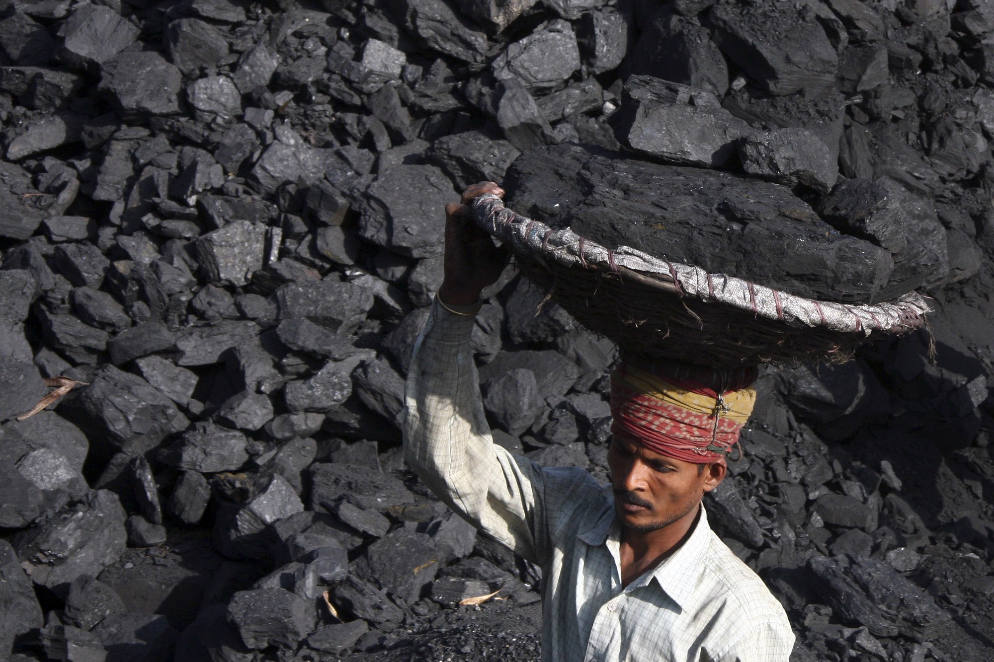 Coal mines achieve highest-ever single-day dispatch of 0.617 Million Tonnes