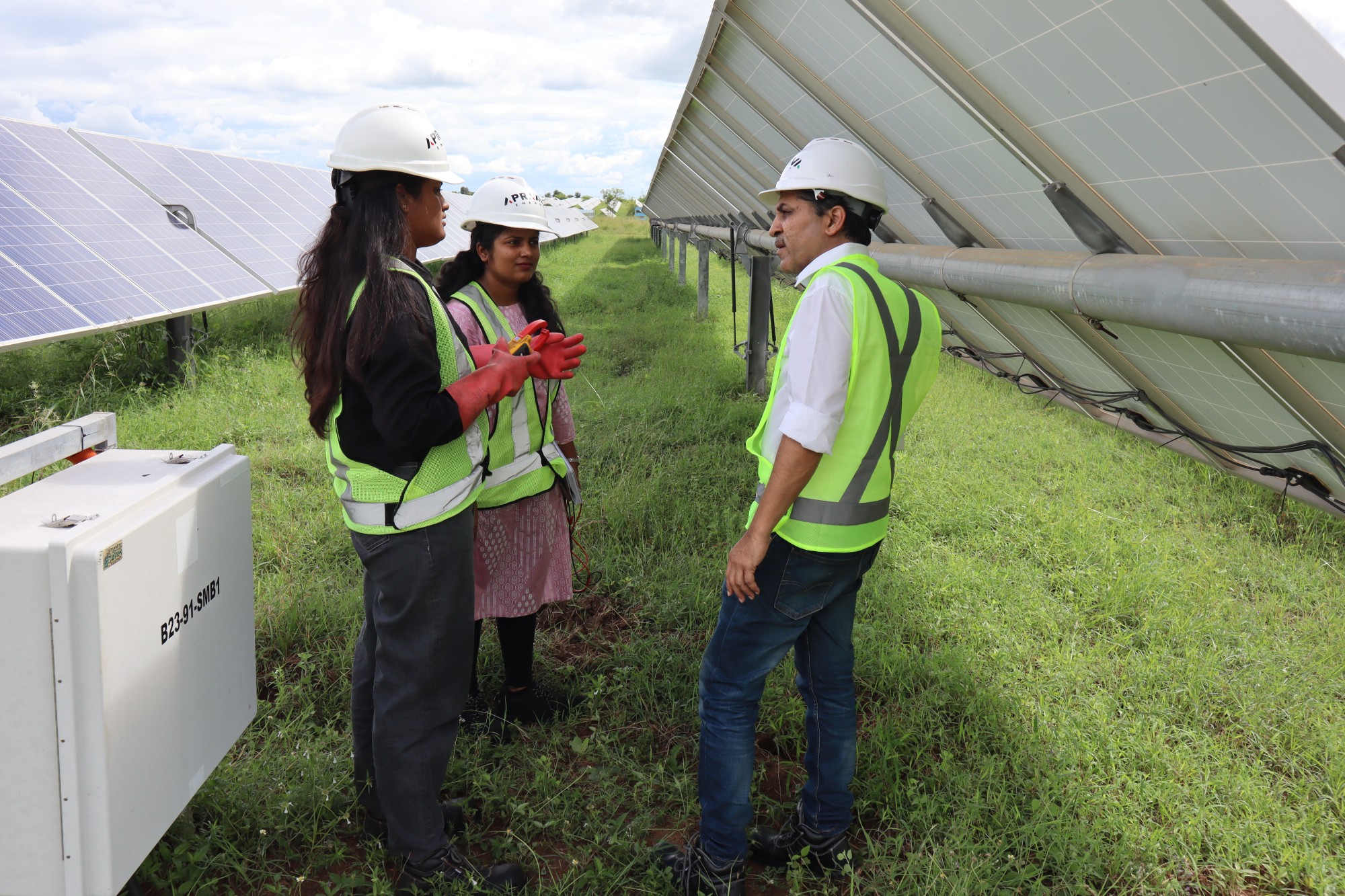 Apraava empowers women engineers with an All-Women Team at Veltoor solar plant